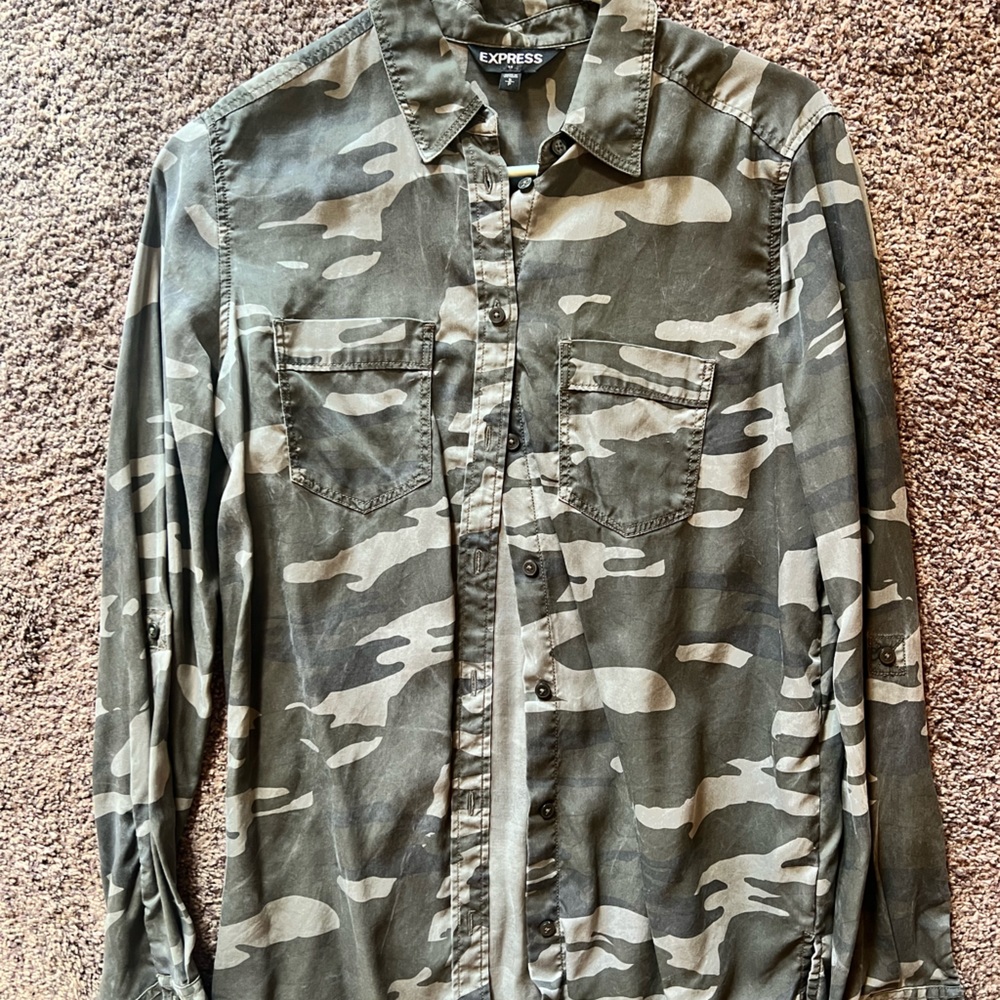 Express camo button down shirt size Small